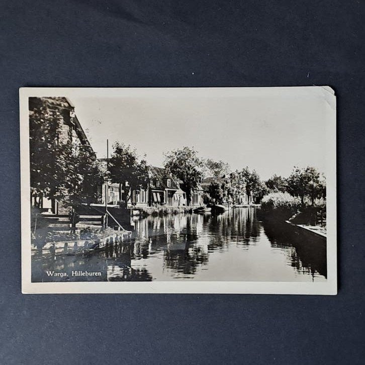 Warga Friesland Zicht op Hilleburen 1957, Ophalen of Verzenden, 1940 tot 1960, Gelopen, Friesland