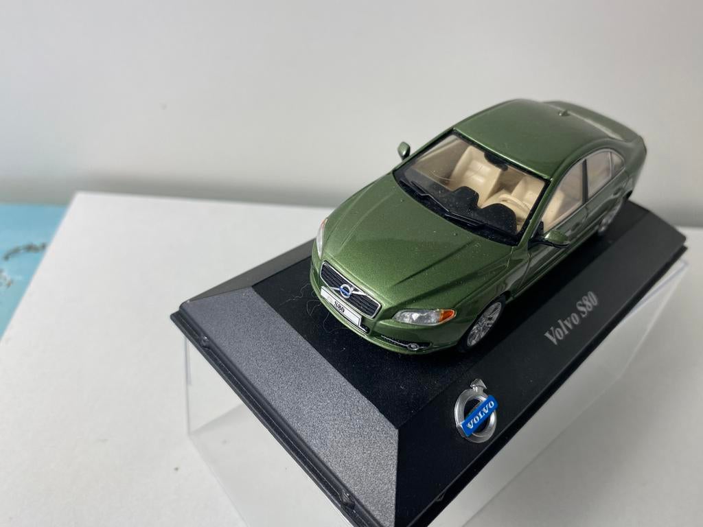 1:43 volvo S80- volvo series-in vitrinebox, Ophalen of Verzenden, Nieuw, Auto, Overige merken