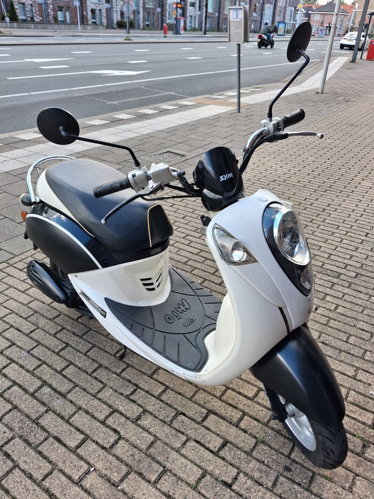 Te.koop aangeboden een mooie sym miomotor  100% start en hij, Fietsen en Brommers, Ophalen, Zo goed als nieuw, Benzine, Mio