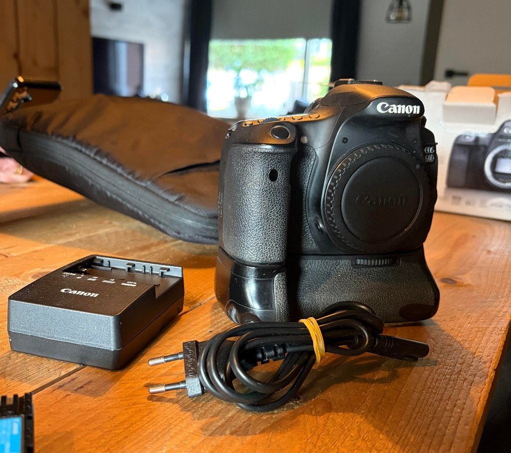 canon eos 60d met orginle grip minder dan 6000 kliks