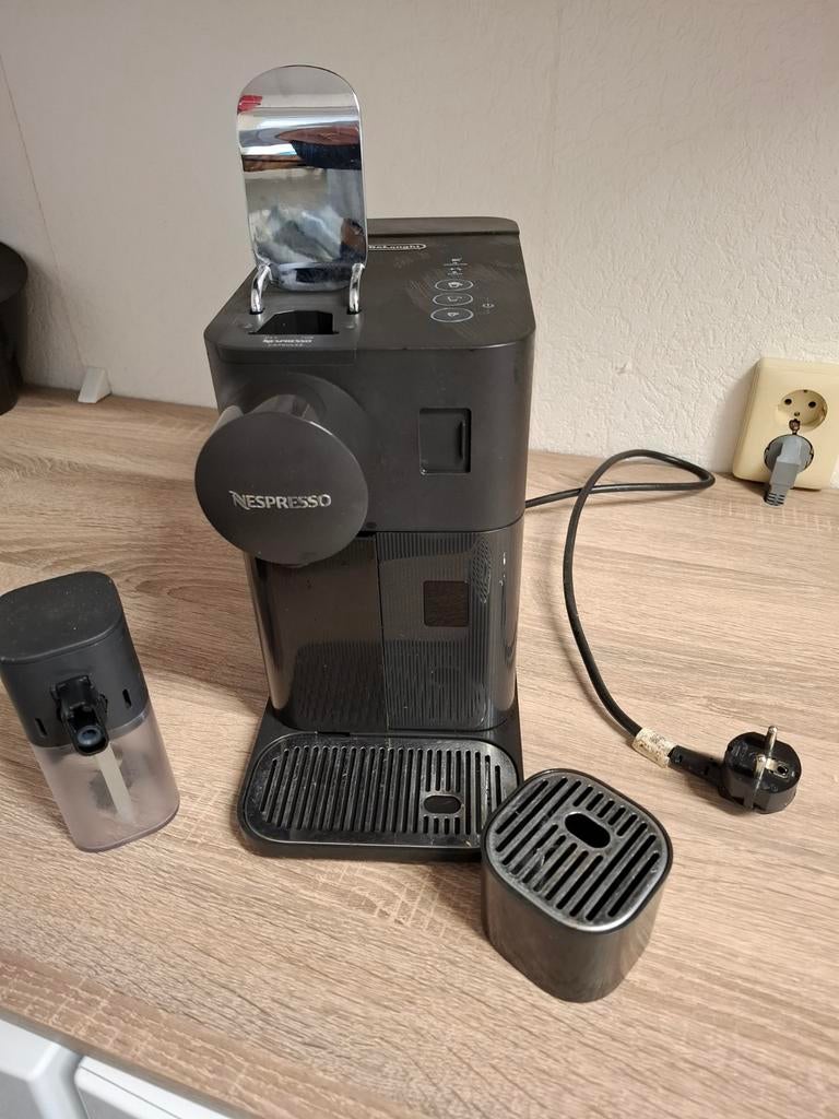 Nespresso DeLonghi, Witgoed en Apparatuur, Koffiepads en cups, Gebruikt, Koffiemachine, Ophalen of Verzenden