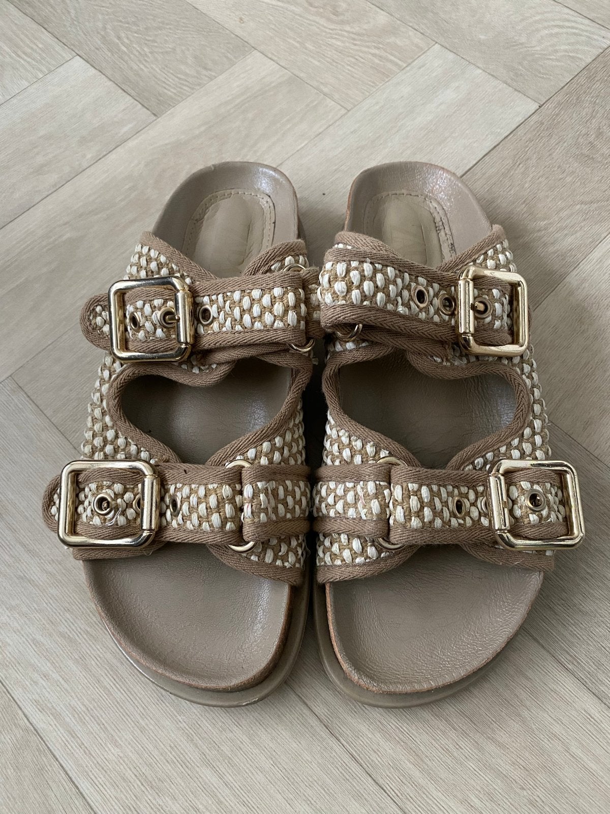 Mooie Zara sandalen maat 40, Beige, Zo goed als nieuw, Sandalen of Muiltjes, Ophalen of Verzenden