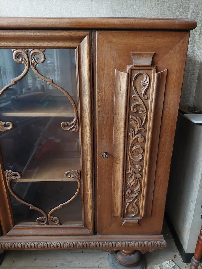 Antieke eiken kast met glas en houtsnijwerk, Antiek en Kunst, Antiek | Meubels | Kasten, Ophalen