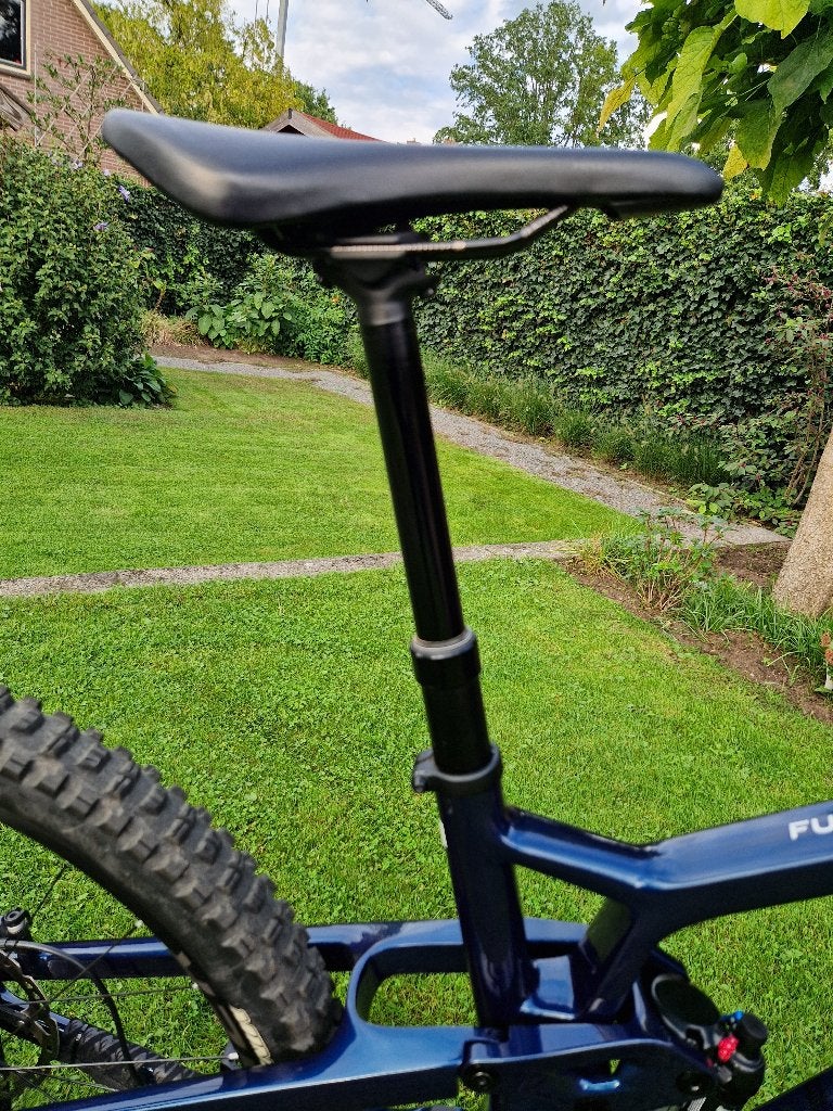 Foto 13 van Trek Fuel EX 9.8 Carbon 29er Fully Mountainbike (Nieuwstaat)