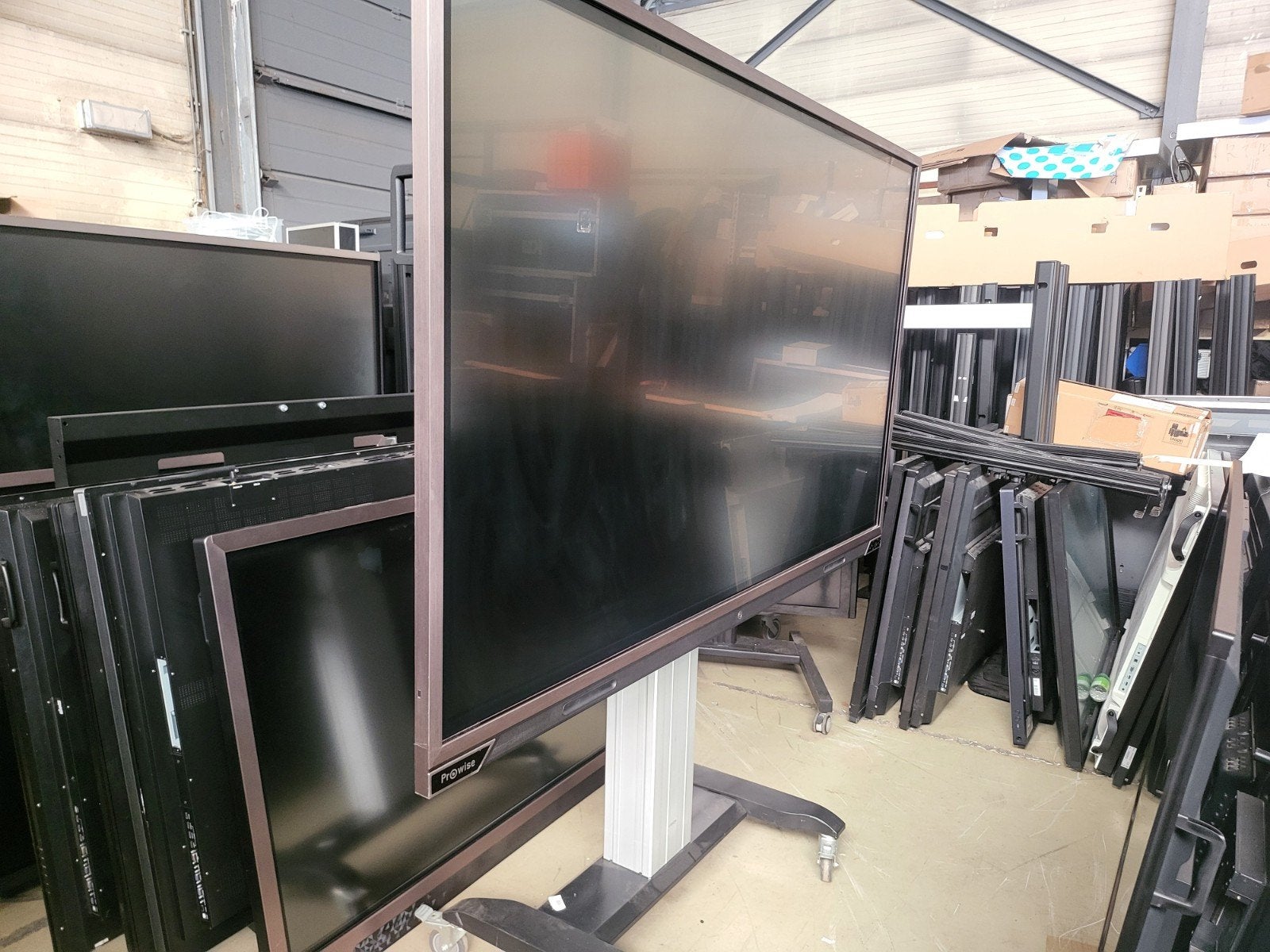 86 inch 4k touchscreen/tv met elektrische lift, Ophalen of Verzenden, Zo goed als nieuw, Video
