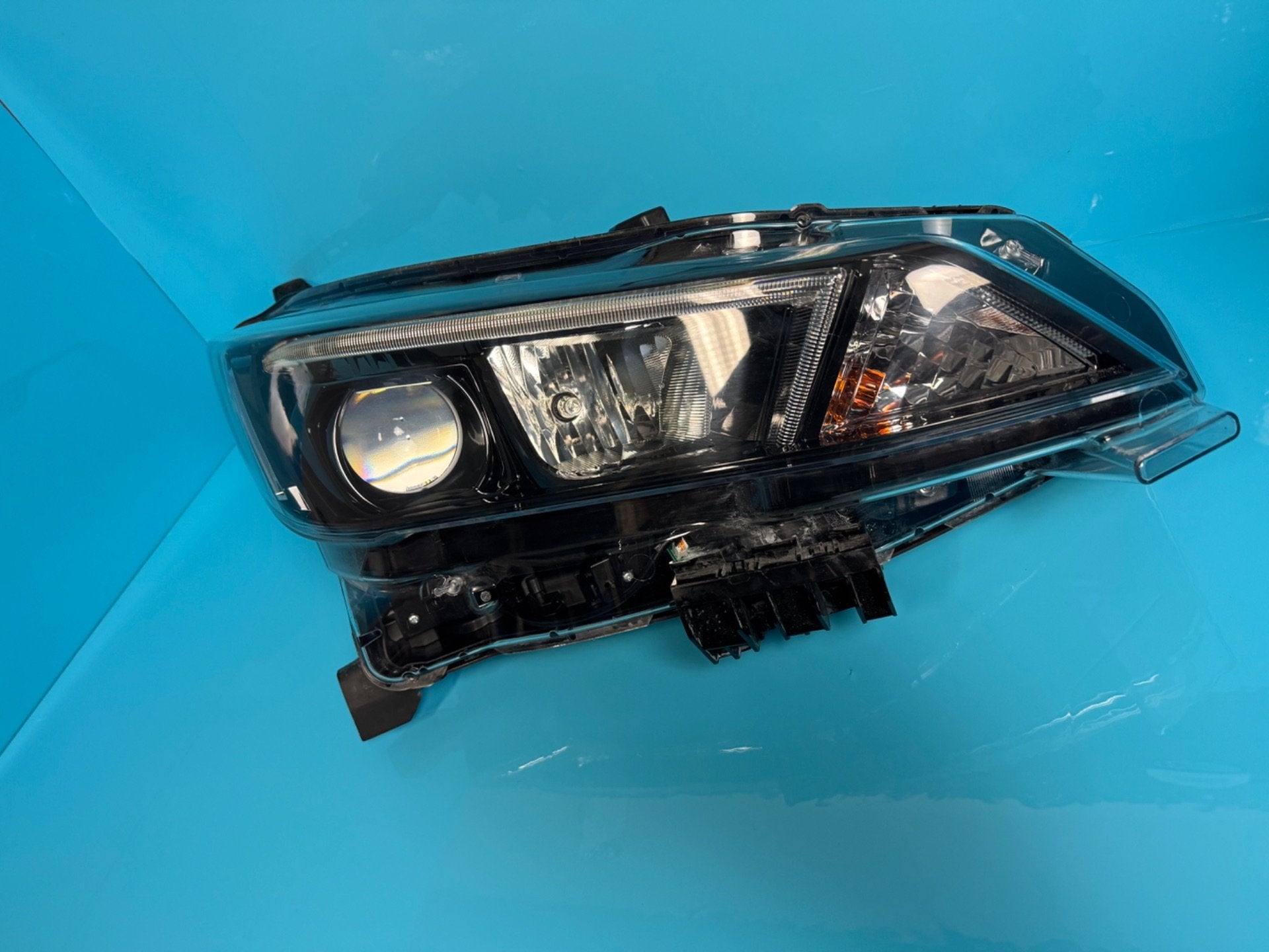 nissan leaf koplamp rechts 260105SH0A, Takashima 1-chome 1-1
220-8686  Yokohama, Ophalen of Verzenden, NISSAN_SR@mail.nissan.co.jp
