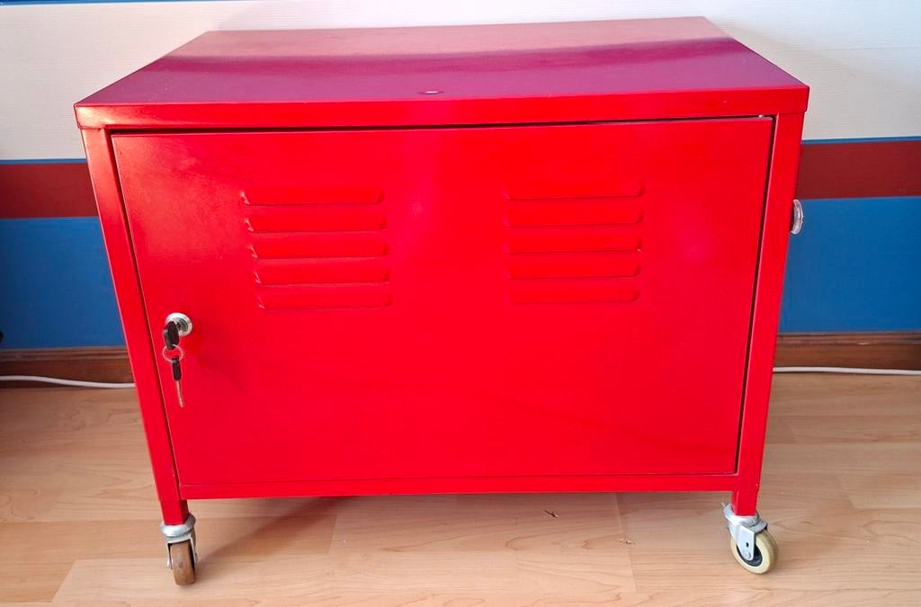 Rood metalen lockerkastje op wielen, Huis en Inrichting, Kasten | Lockerkasten, Ophalen