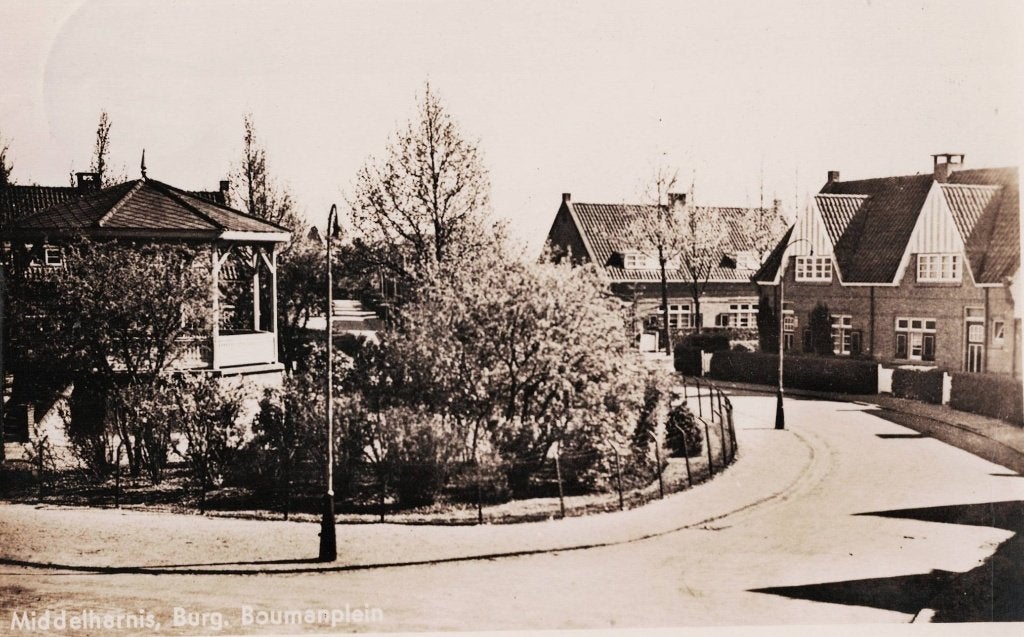 Middelharnis – Burg. Boumanplein. Gelopen Diemen 1950., Ophalen of Verzenden, 1940 tot 1960, Gelopen, Zuid-Holland