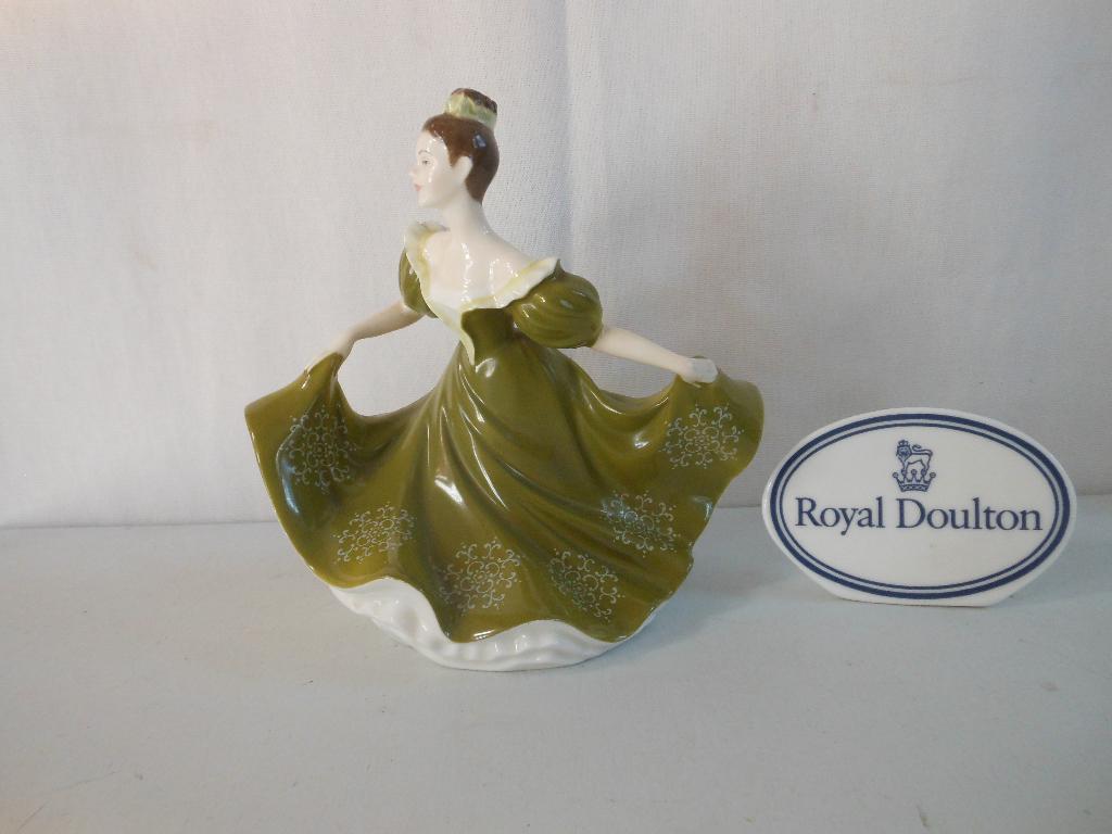 Royal Doulton beeldje "Lynne", Verzamelen, Ophalen of Verzenden, Zo goed als nieuw, Porselein, Overige typen