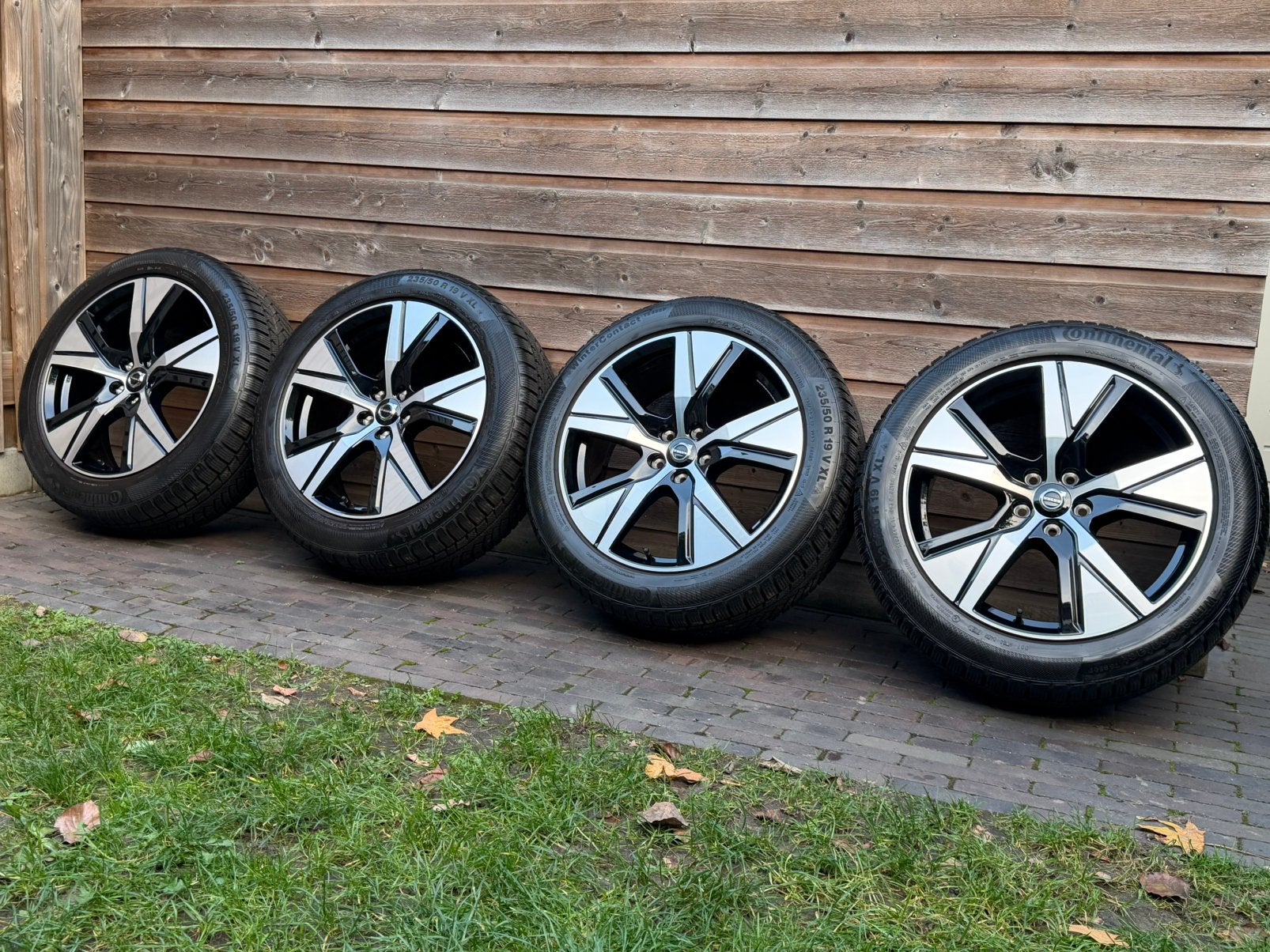 Orig DEMO Volvo C40 XC40 19 inch velgen + winterbanden, 19 inch, Gebruikt, Banden en Velgen, 235 mm