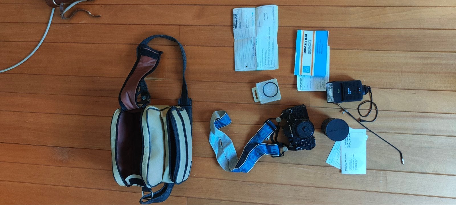 Praktica B200 Spiegelreflexcamera met flitser en accessoires, Ophalen of Verzenden