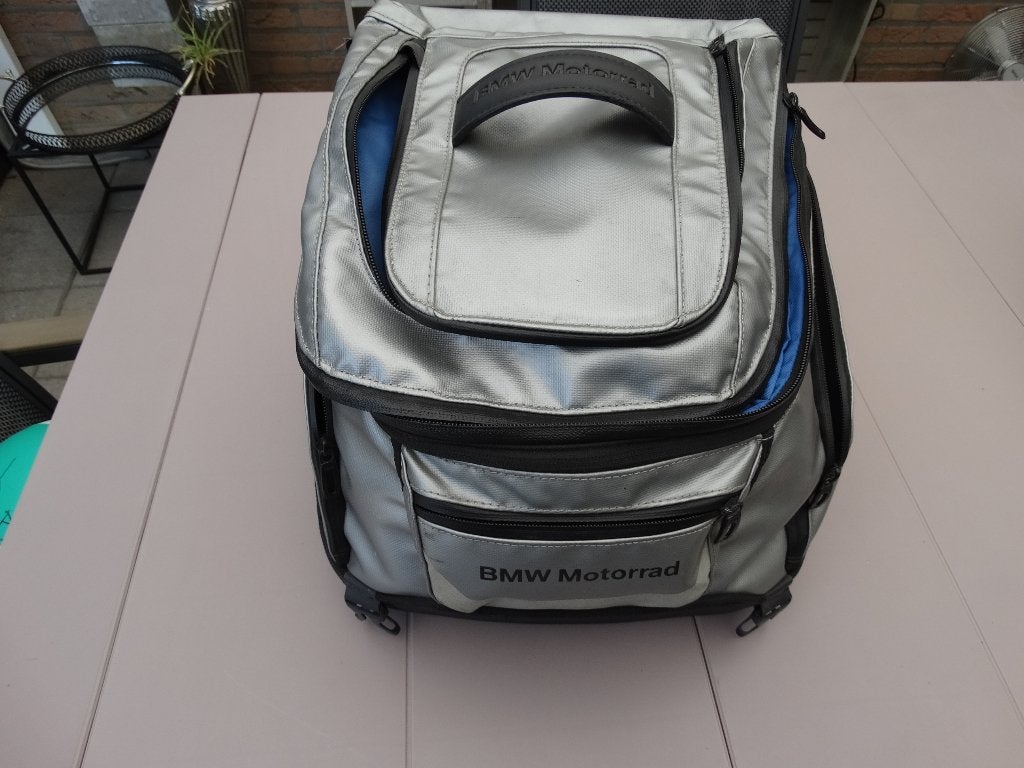 BMW Softbag 2 (zilver) 30 - 35 ltr. t.e.a.b., Motoren, Ophalen, Gebruikt