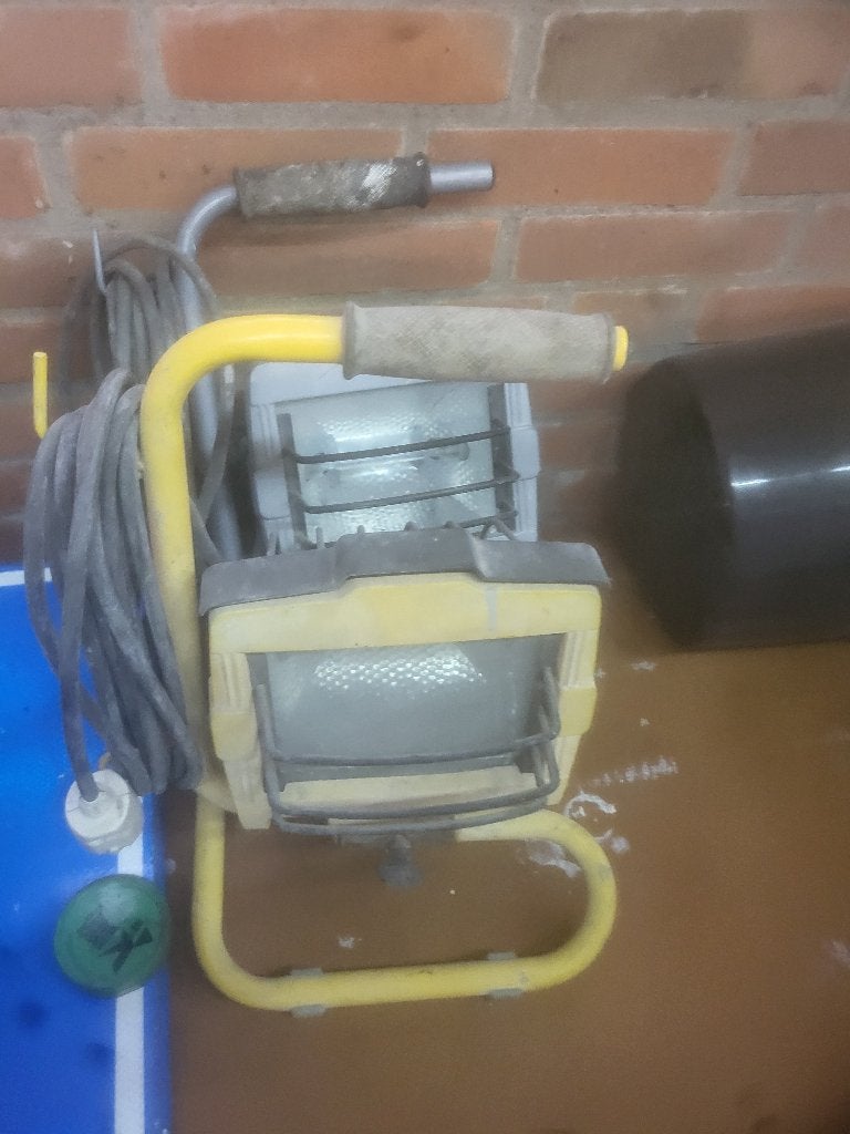 Bouwlampen, Doe-het-zelf en Verbouw, Bouwverlichting, Ophalen of Verzenden, Gebruikt, 50 tot 200 watt, Lamp met armatuur