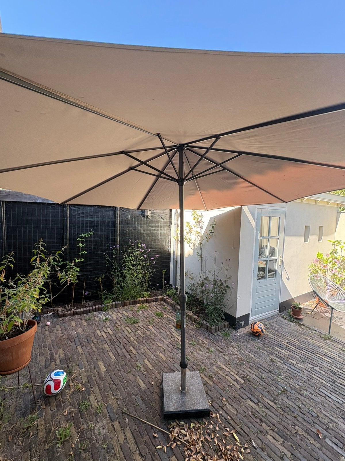 Grote parasol 350x350 platinum met voet en hoes, Ophalen, Zo goed als nieuw, 3 tot 4 meter, Stokparasol
