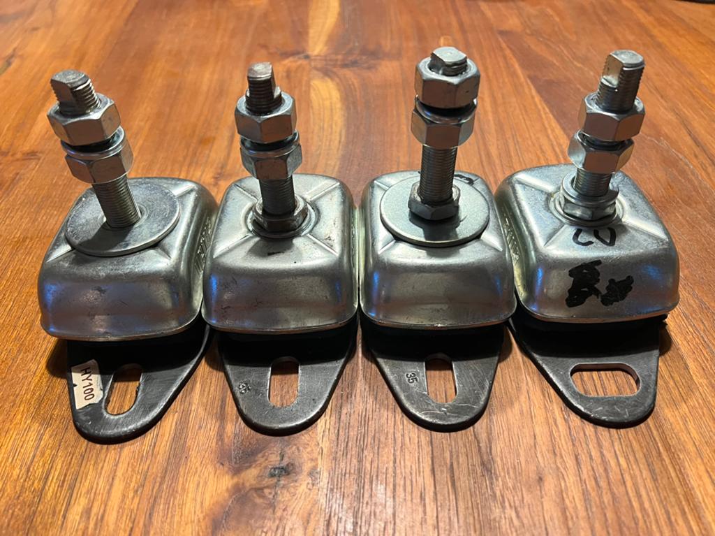 4 Vetus motorsteunen/trillingdempers HY100, Ophalen of Verzenden, Motor en Techniek, Zeilboot of Motorboot