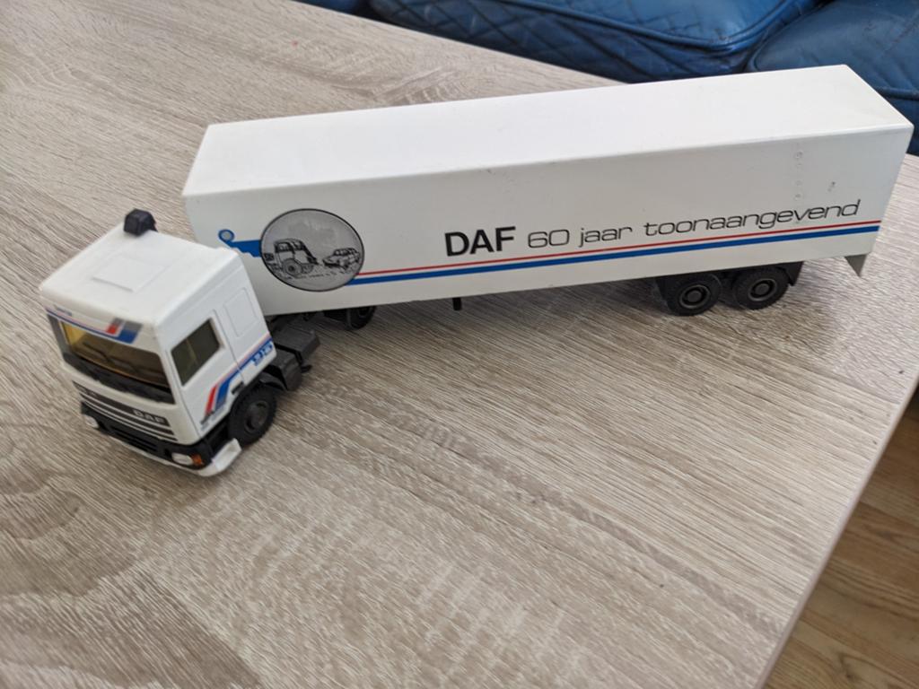 DAF 95 Space Cab vrachtwagen met trailer - DAF 60 jaar, Ophalen of Verzenden