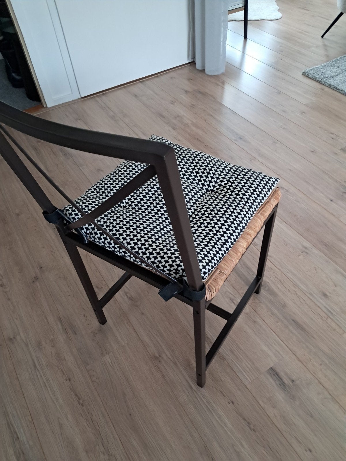 Set van 6 eetkamerstoelen met rieten zitting, Huis en Inrichting, Stoelen, Ophalen, Gebruikt, Zwart, Stof