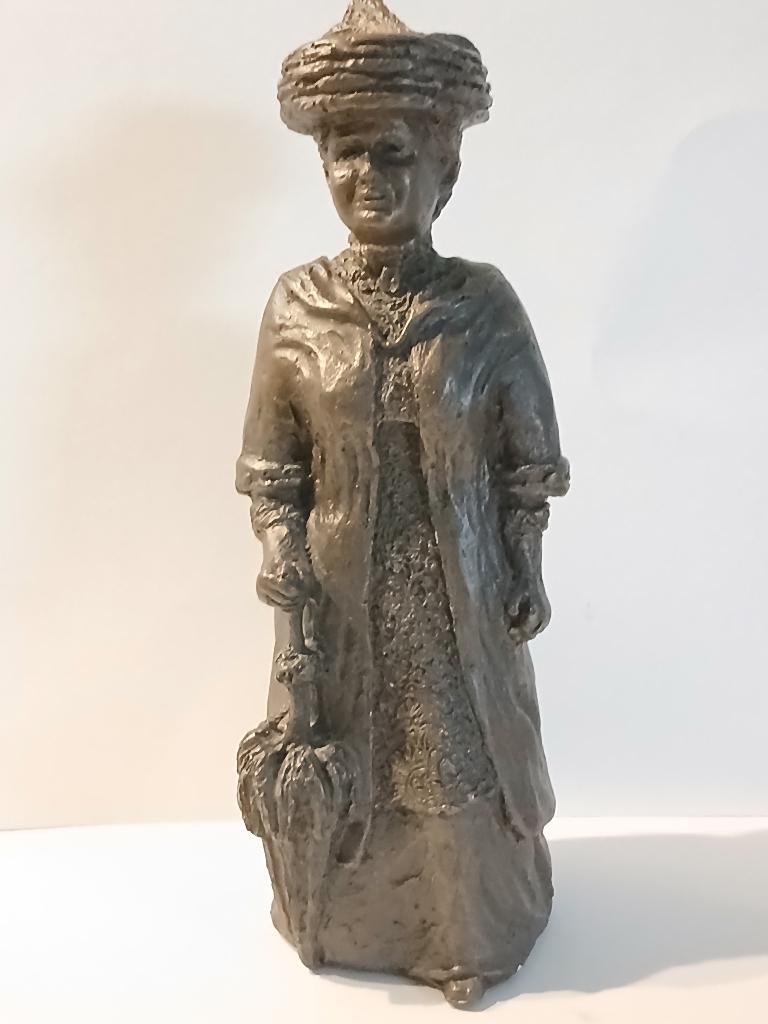 Beeldje Koningin Wilhelmina.  Greet Grottendieck, Ophalen of Verzenden, Gebruikt, Mens
