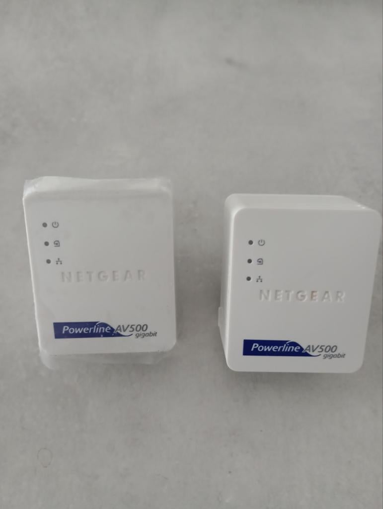 2 stuks Netgear powerline AV500 stekkers, Computers en Software, Ophalen of Verzenden, Zo goed als nieuw, Netgear