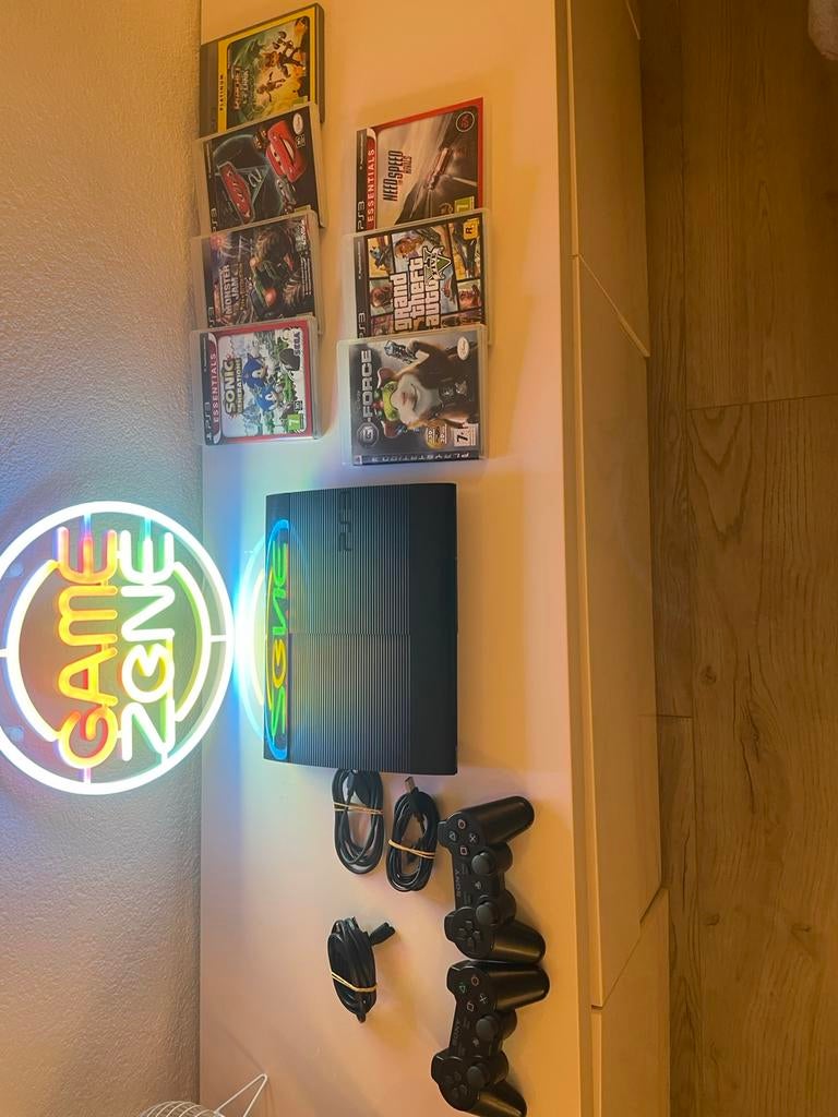 PlayStation 3 Slim met 2 controllers en games, Spelcomputers en Games, Spelcomputers | Sony PlayStation 3, Met games, Met 2 controllers