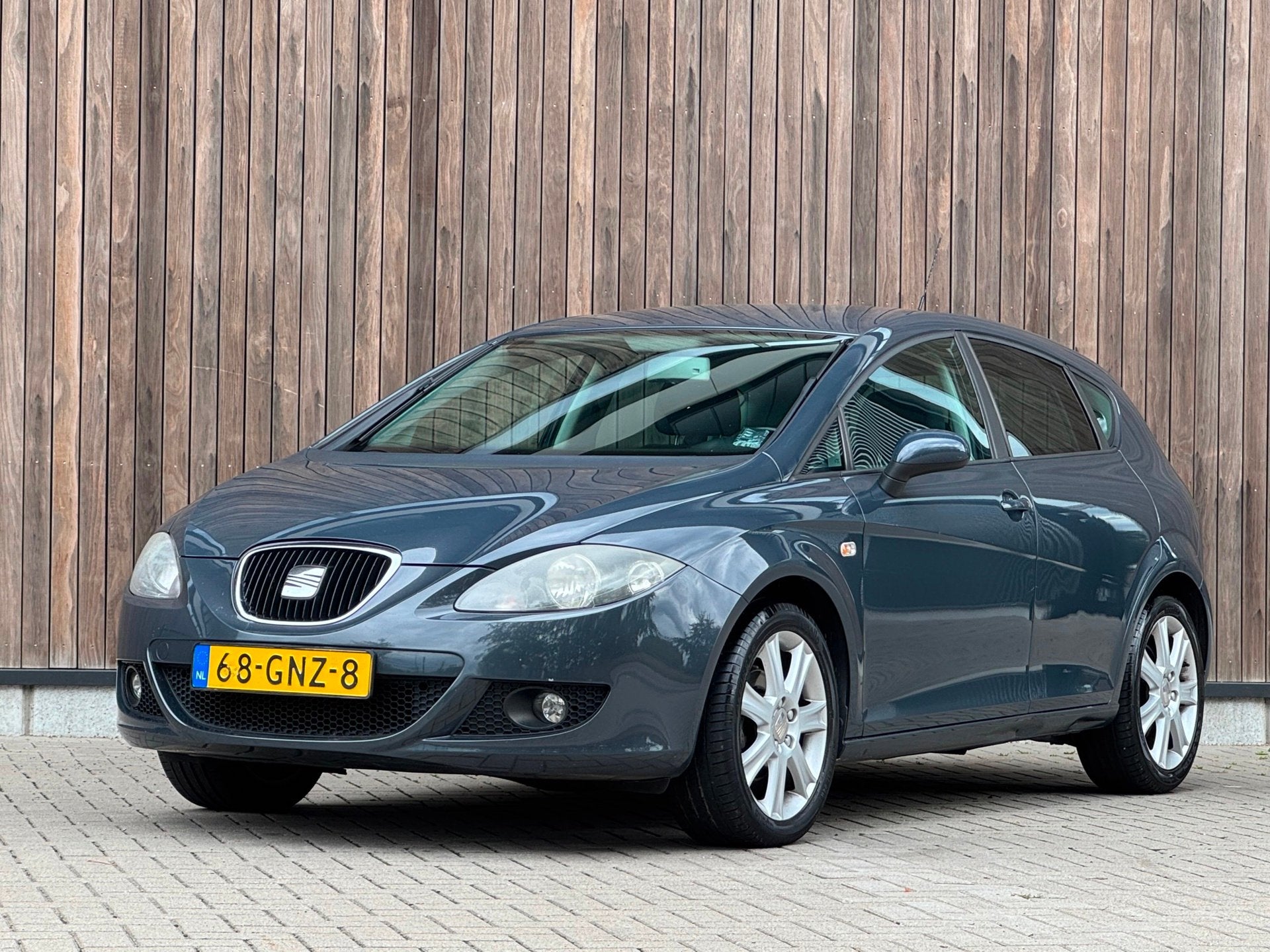 Seat Leon 1.6 25 Edition II, Stof, Gebruikt, Zwart, 4 cilinders