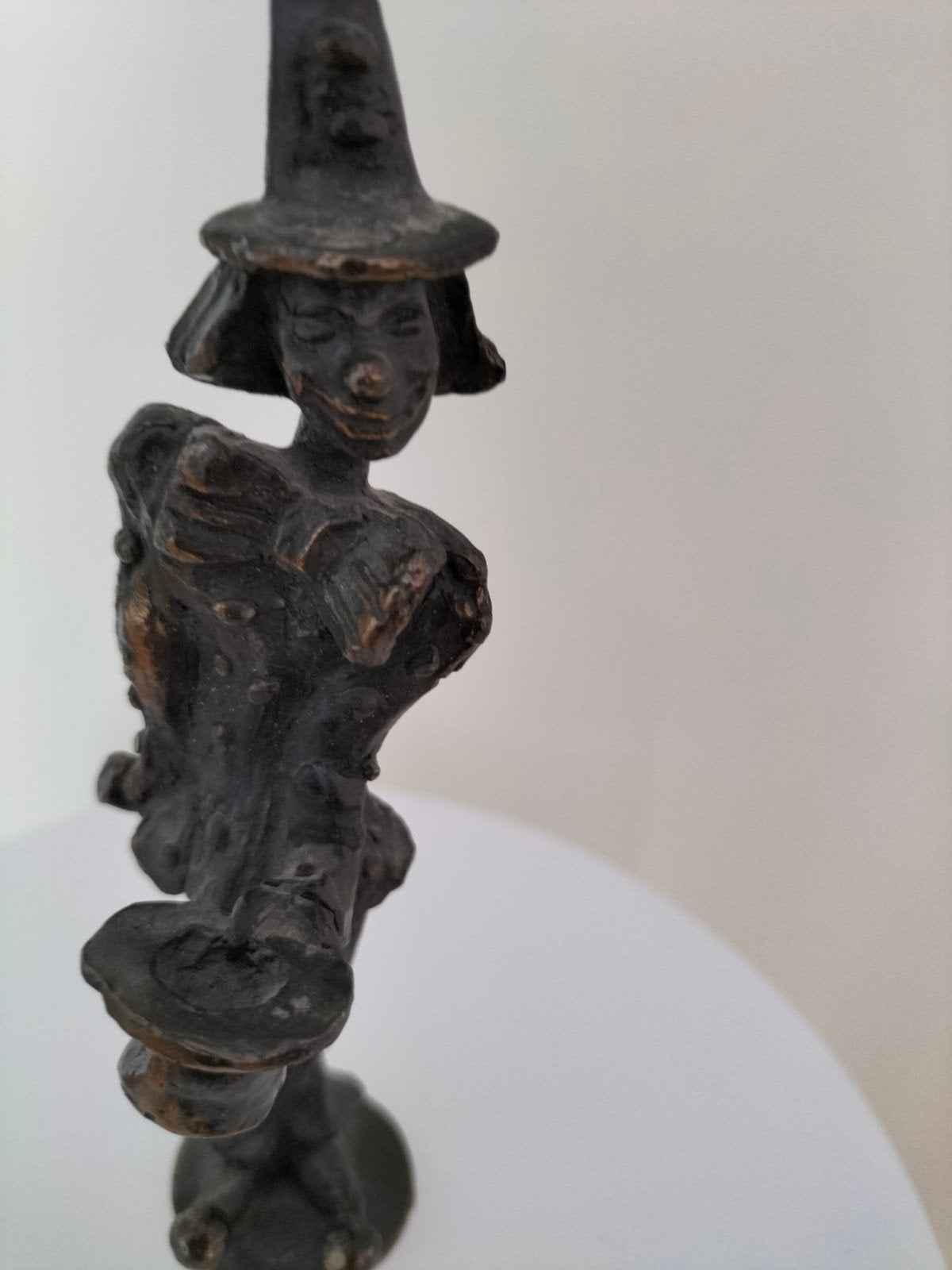 Bronzen beeldje van een clown- Uniek en gedetailleerd, Antiek en Kunst, Minder dan 20 cm, Ophalen of Verzenden, Beeld, Bruin