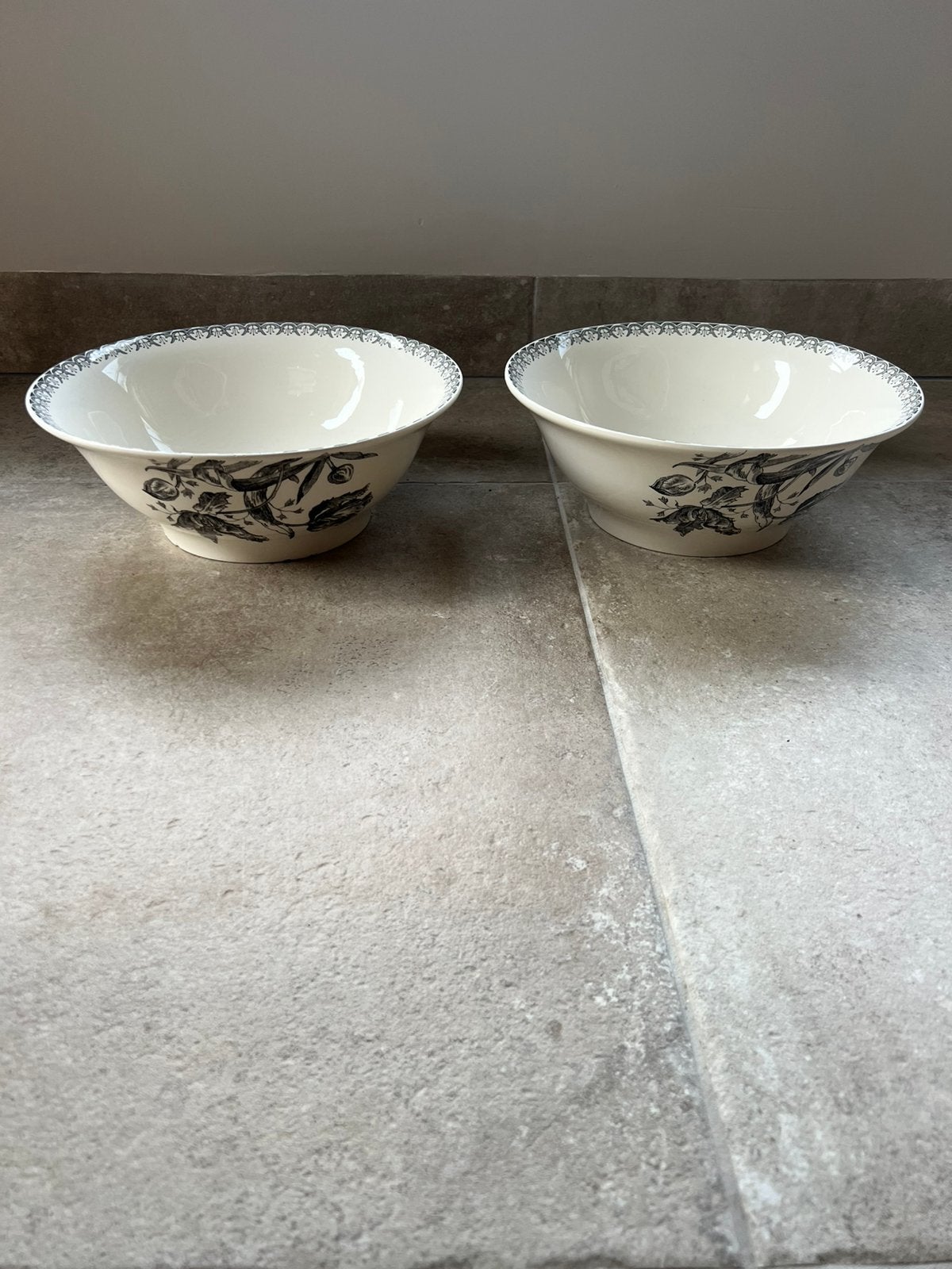 2 x Groenteschaal Gien Tulipes Noires 29 cm, Huis en Inrichting, Keuken | Servies, Ophalen of Verzenden, Overige stijlen, Schaal of Schalen