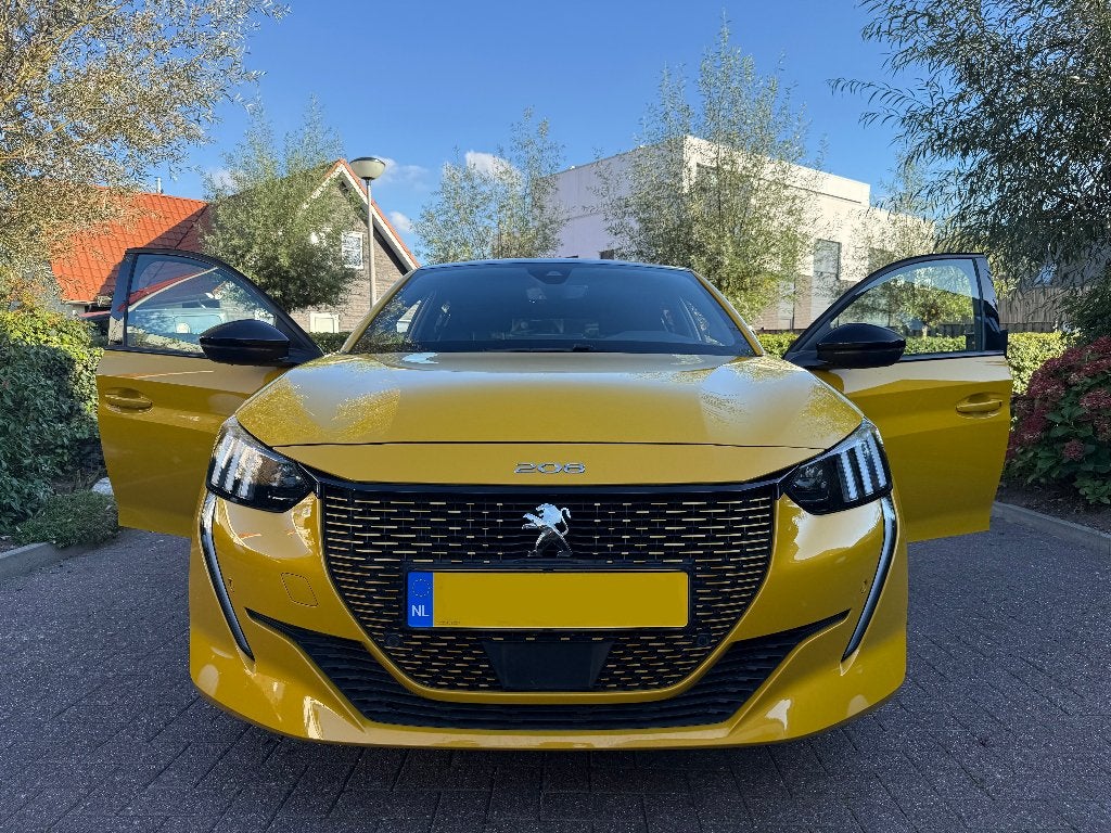 Foto 10 van Peugeot 208-E GT (2022, 38000KM, Geel/zwart)