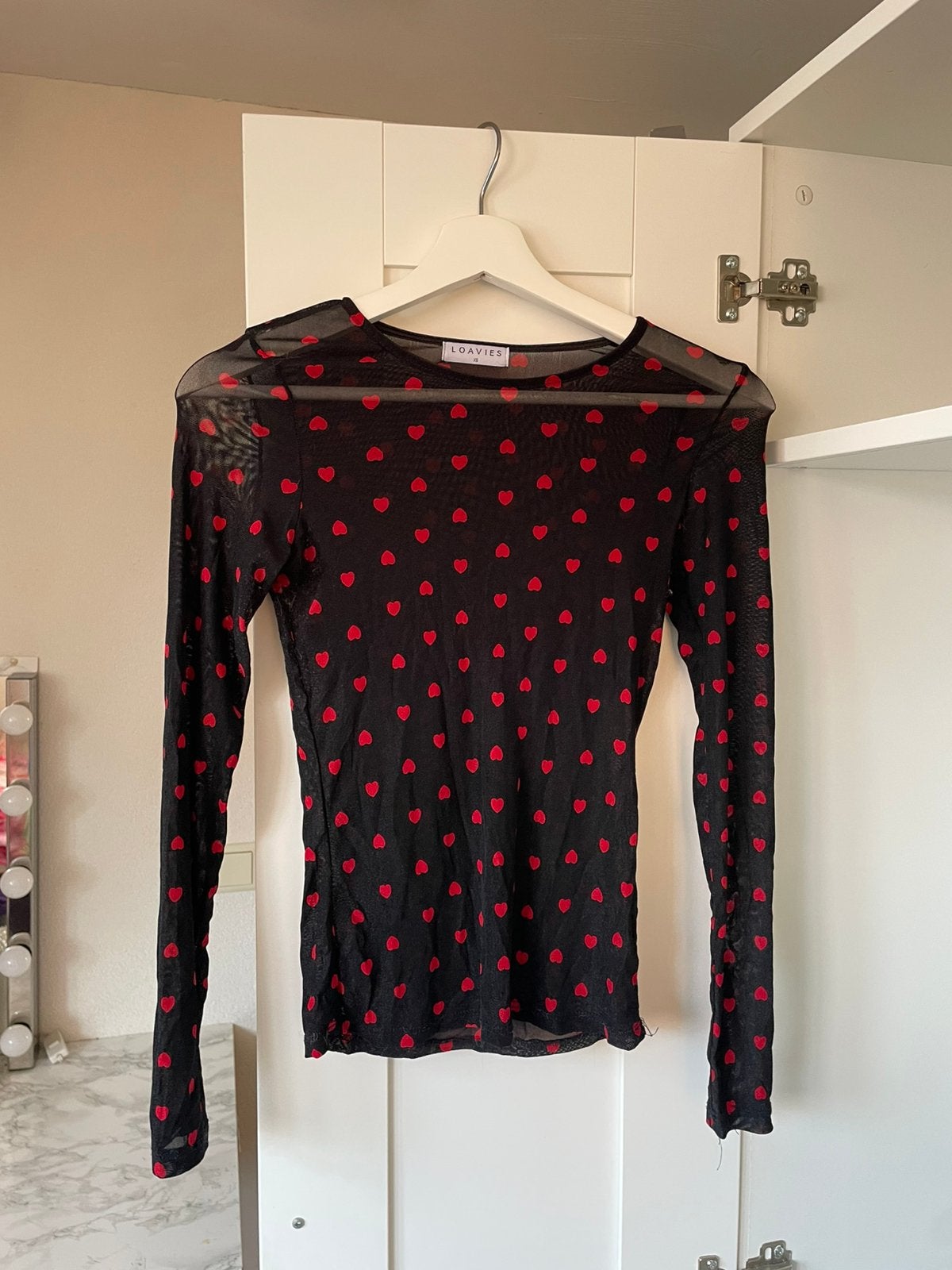 Mesh top zwart met rode hartjes maat xs loavies, Zwart, Ophalen of Verzenden, Zo goed als nieuw, Zonder mouw