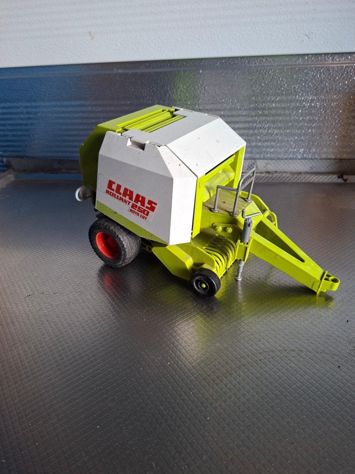 Ronde balenpers Bruder Claas, Ophalen, Zo goed als nieuw