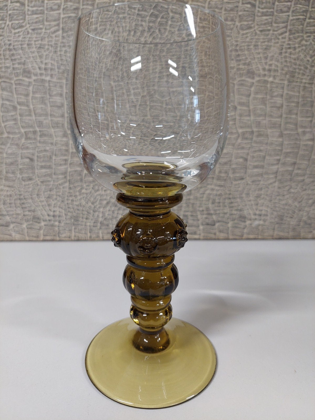 Vintage Roemerglas met amber kleurige stam en voet, Ophalen of Verzenden