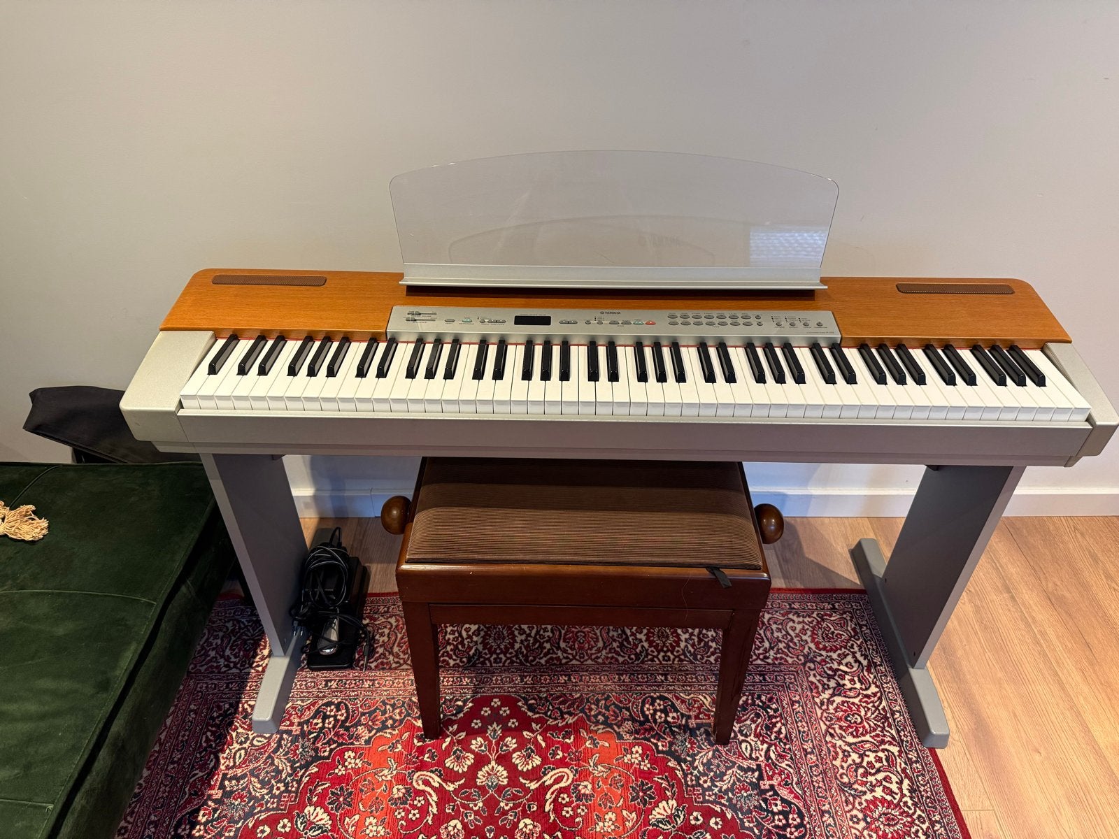 Yamaha P-120 digitale piano met standaard en bankje, Ophalen, Gebruikt, Overige kleuren, Digitaal