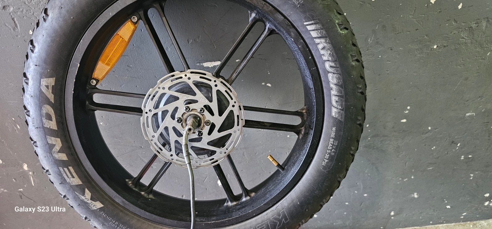 te koop 250 watt motor met Wiel, Fietsen en Brommers, Fietsaccessoires | Overige Fietsaccessoires, Ophalen, Zo goed als nieuw