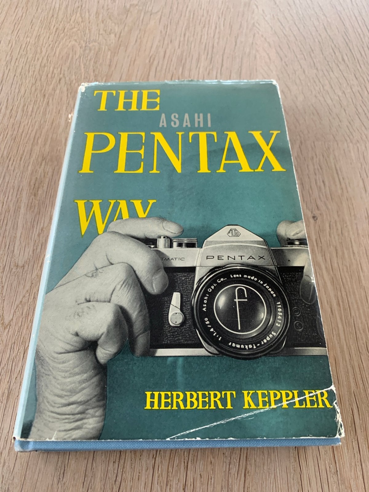 Boek: The Asahi Pentax Way - Herbert Keppler (Fotografie), Ophalen of Verzenden, Zo goed als nieuw, Camera's