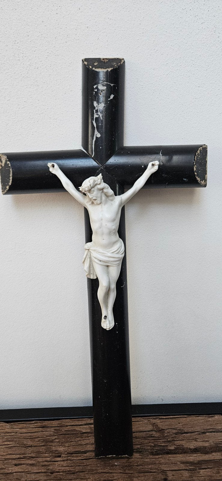 Antiek Kruisbeeld met Christusfiguur - Zwart Hout & Wit, Verzenden