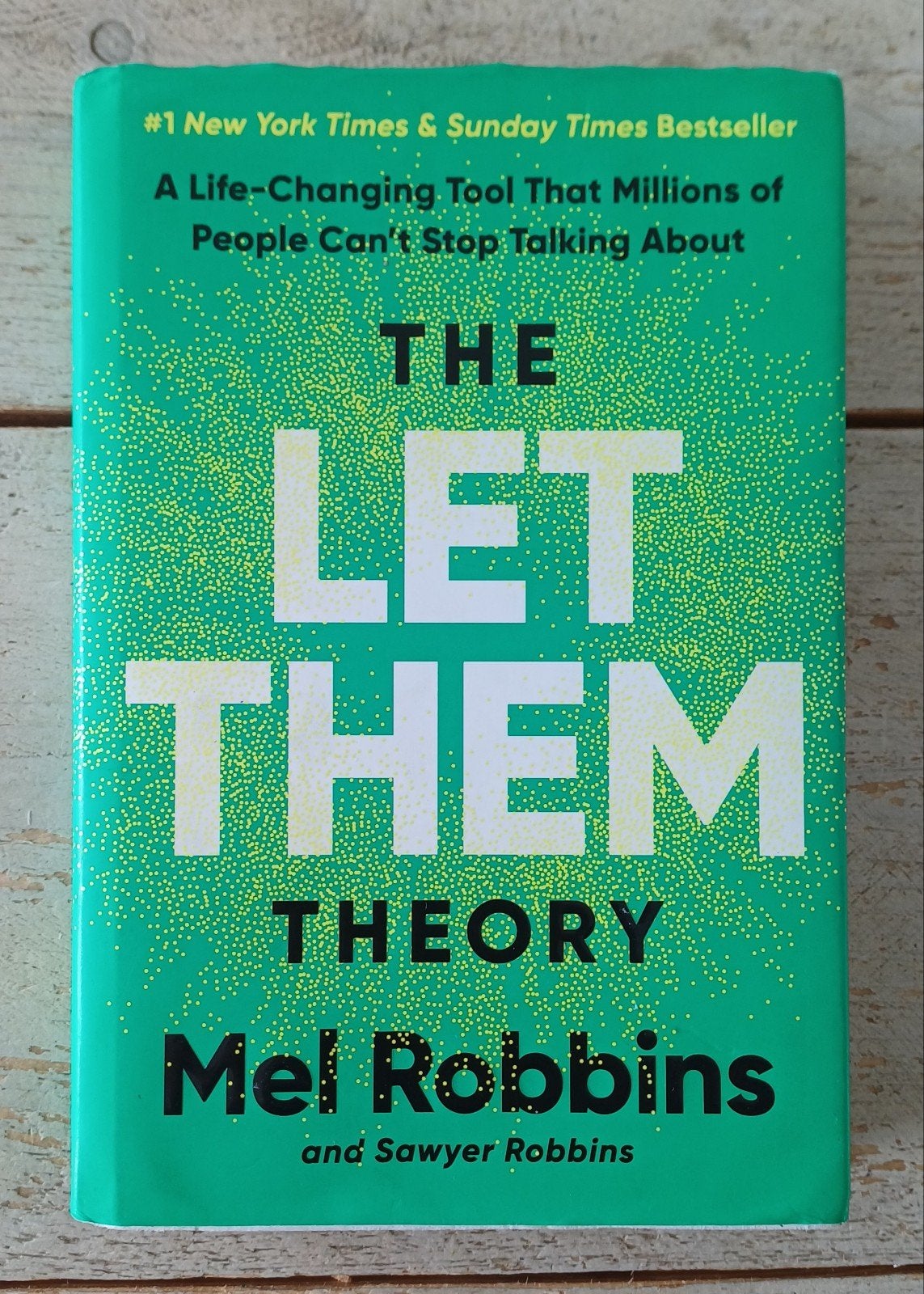 Mel Robbins - The let them theory (Engels) | Luxe hardcover, Ophalen of Verzenden, Zo goed als nieuw, Spiritualiteit algemeen