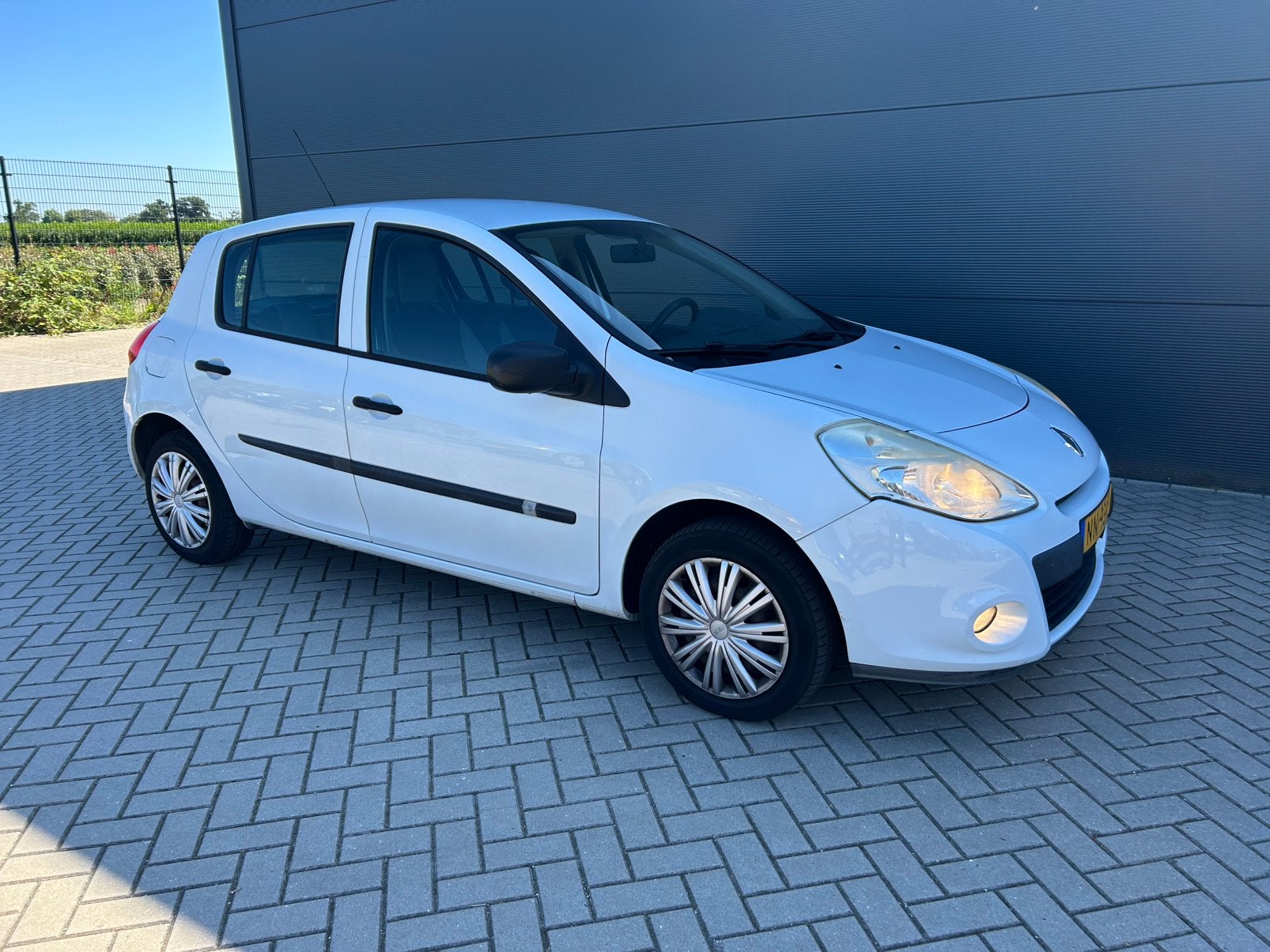 Renault Clio 1.2 16V 55KW 5-DRS E4 2009 Wit, Voorwielaandrijving, 535 kg, 74 pk, 4 cilinders