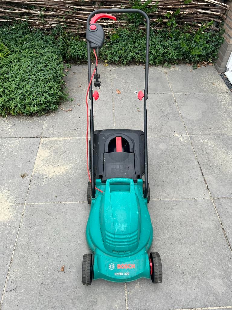 Bosch Rotak 320 elektrische grasmaaier, Tuin en Terras, Grasmaaiers, Ophalen, Cirkelmaaier, Gebruikt, Elektrische grasmaaier