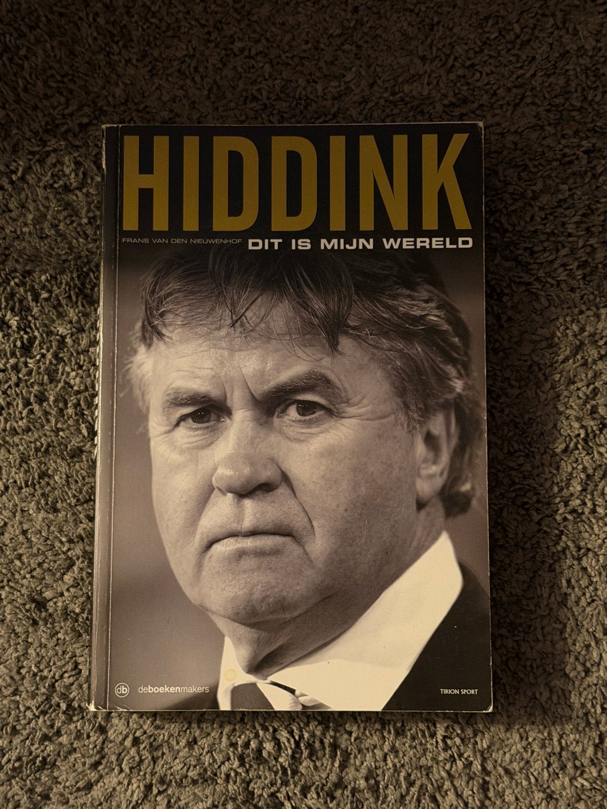 Hiddink: Dit is mijn wereld - Biografie van Guus Hiddink, Ophalen of Verzenden, Zo goed als nieuw, Sport