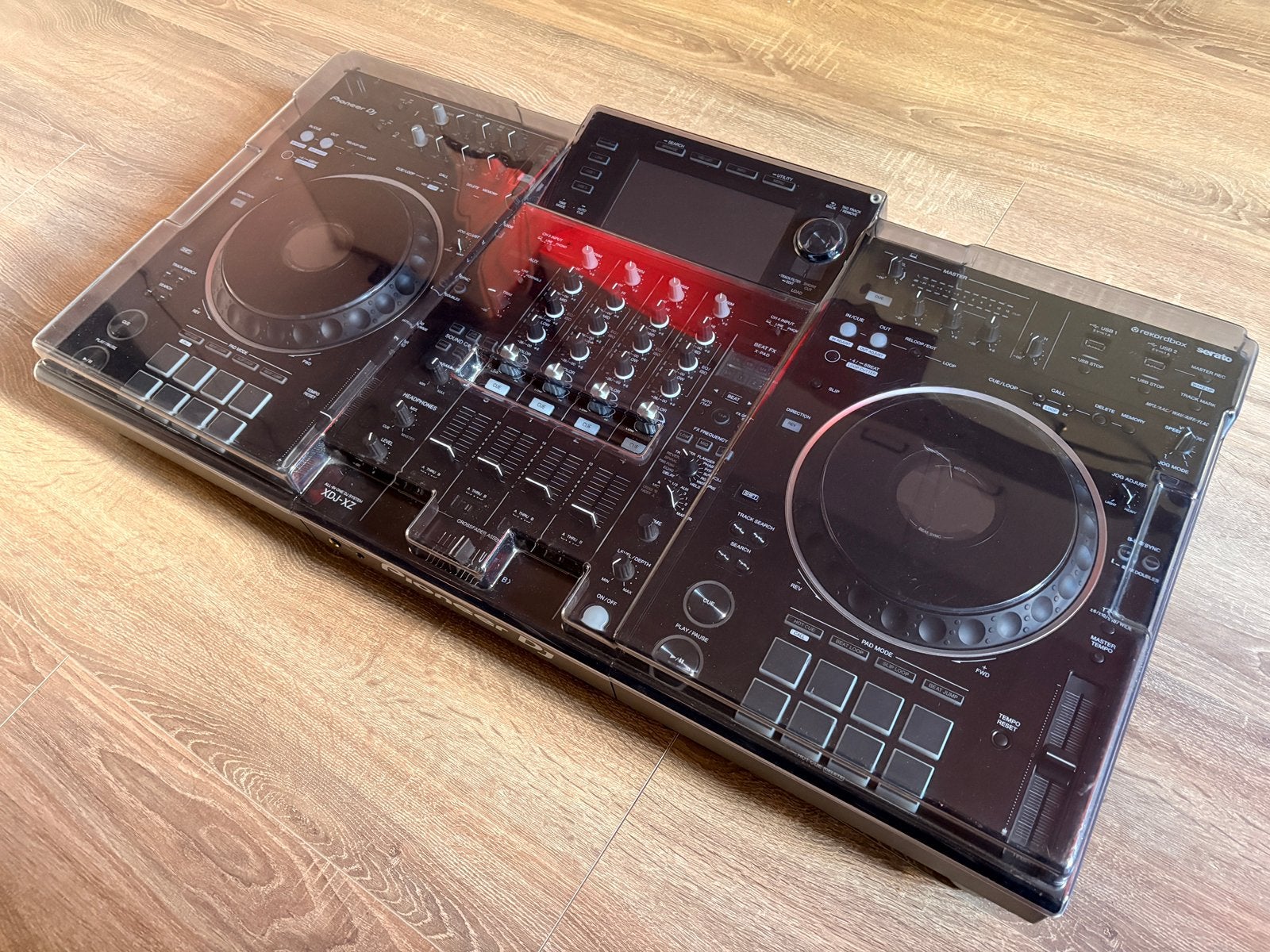 Pioneer XDJ-XZ incl. DeckSaver (all in one DJ controller)