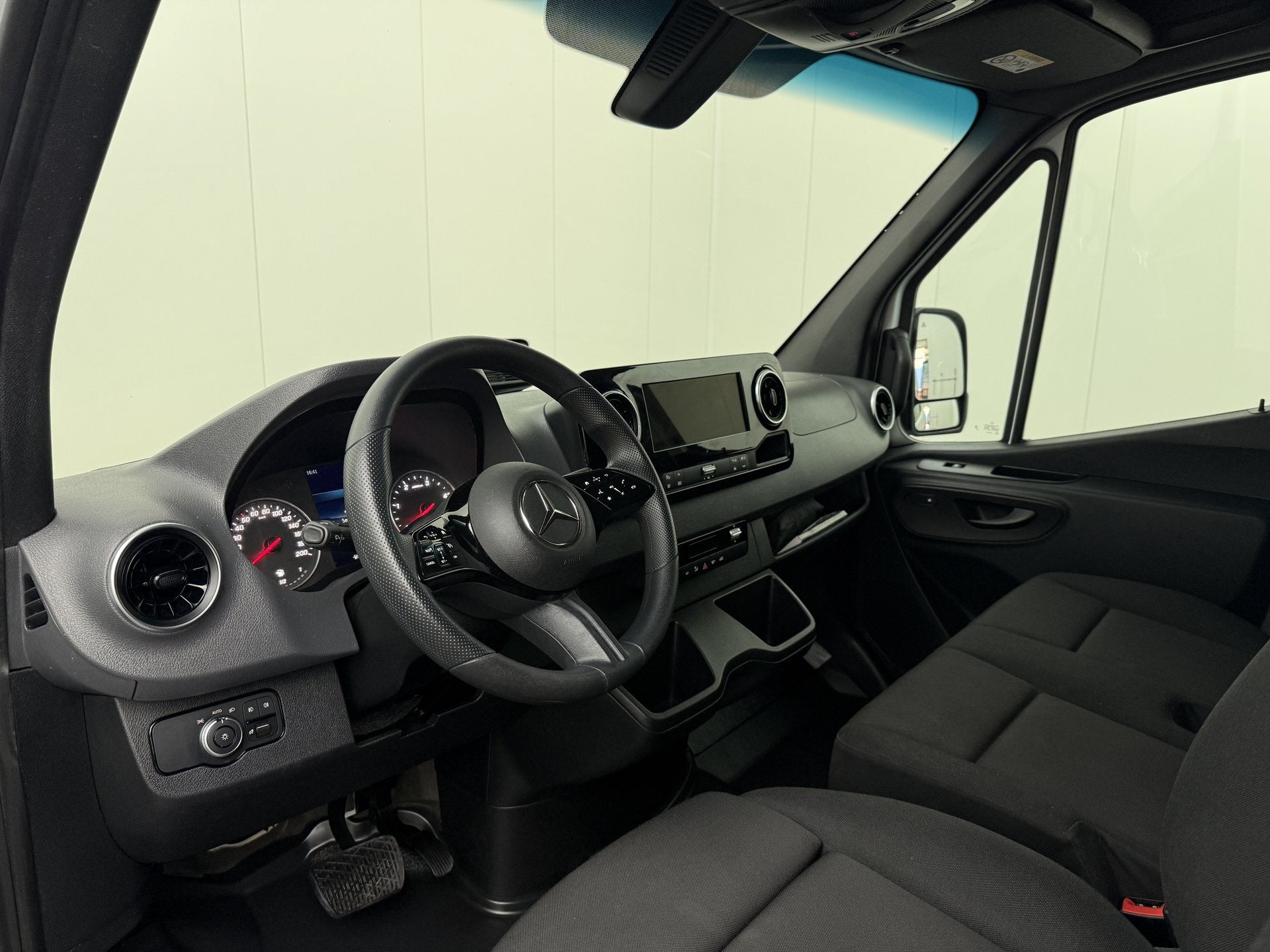 Mercedes-Benz Sprinter 317CDi Automaat L2H2 | Led | 10" Mbux, Automaat, Achterwielaandrijving, Gebruikt, Euro 6