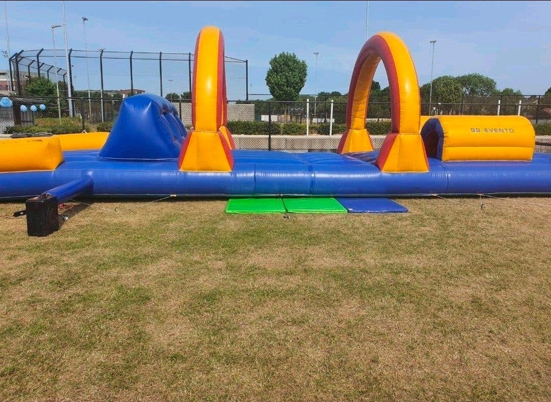 Te koop stormbaan hindernisbaan €700 zonder blower, Ophalen of Verzenden, Zo goed als nieuw