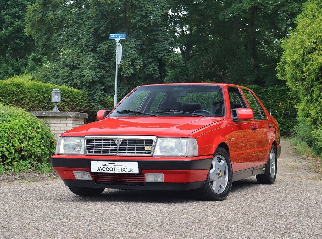 Lancia Thema 8.32 in unieke kleur Ferrari Rosso Corsa, Auto's, Lancia, Voorwielaandrijving, Thema, Gebruikt, Handgeschakeld