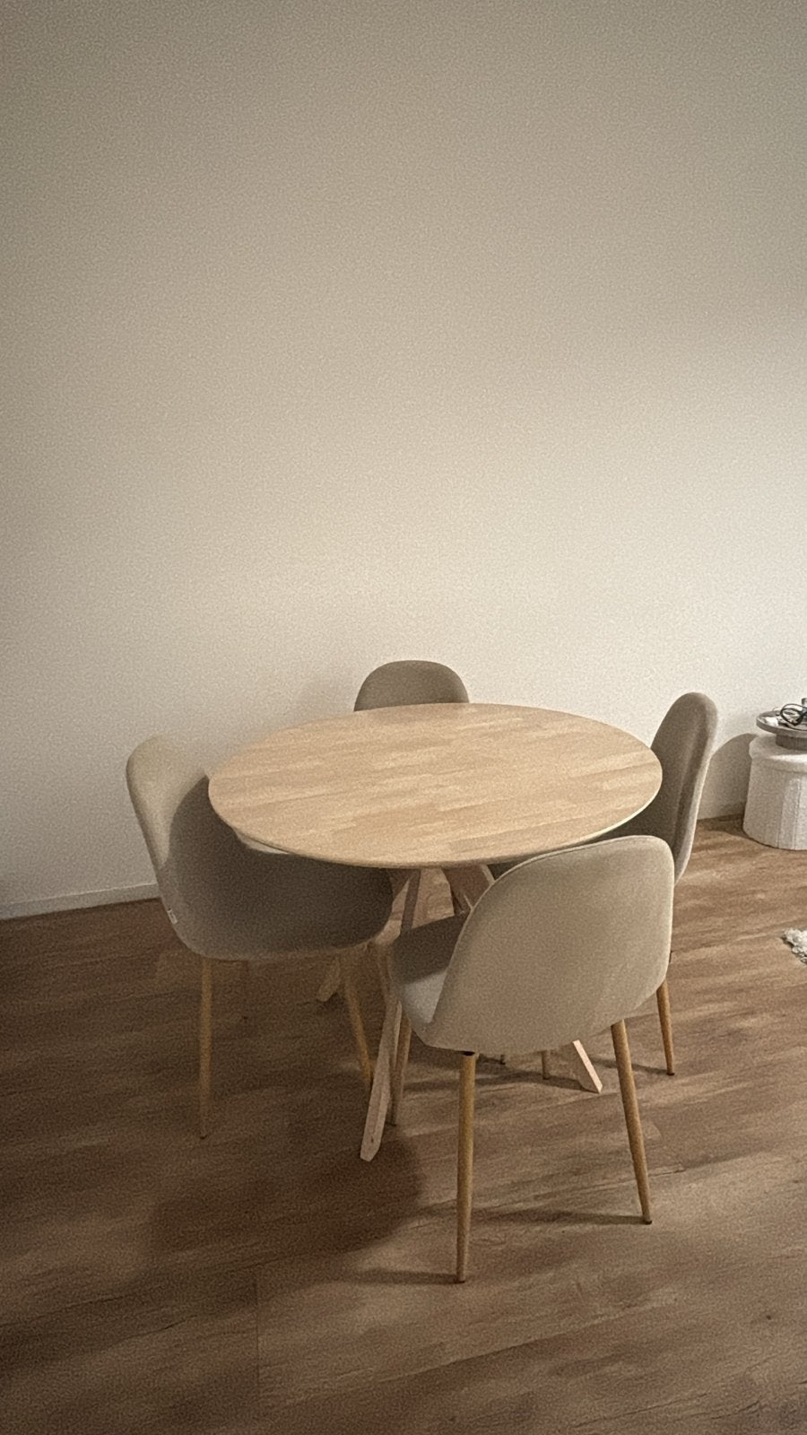 Ronde eettafel met 4 stoelen - Goede staat, Huis en Inrichting, Tafels | Eettafels, Gebruikt, Rond, Ophalen of Verzenden, Vier personen