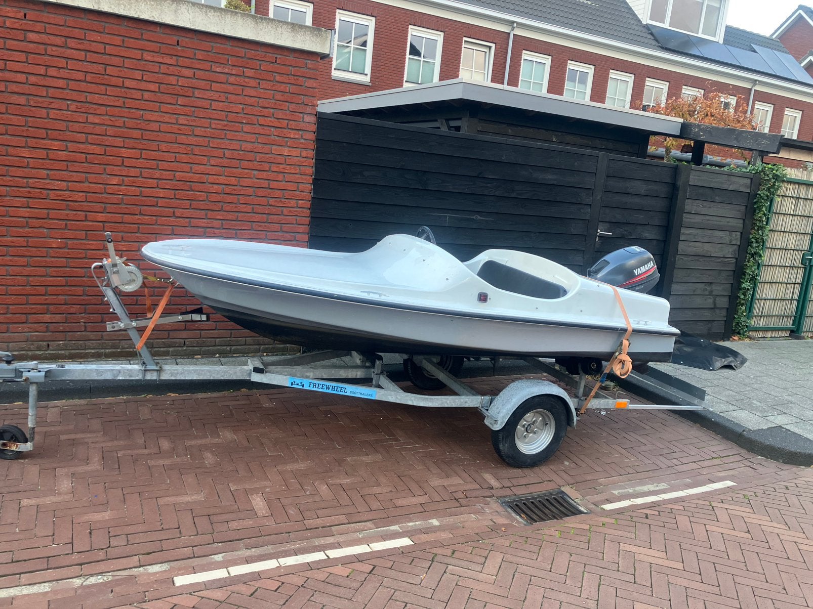 Freefire 15 pk met trailer, Ophalen, Gebruikt, Polyester, Buitenboordmotor
