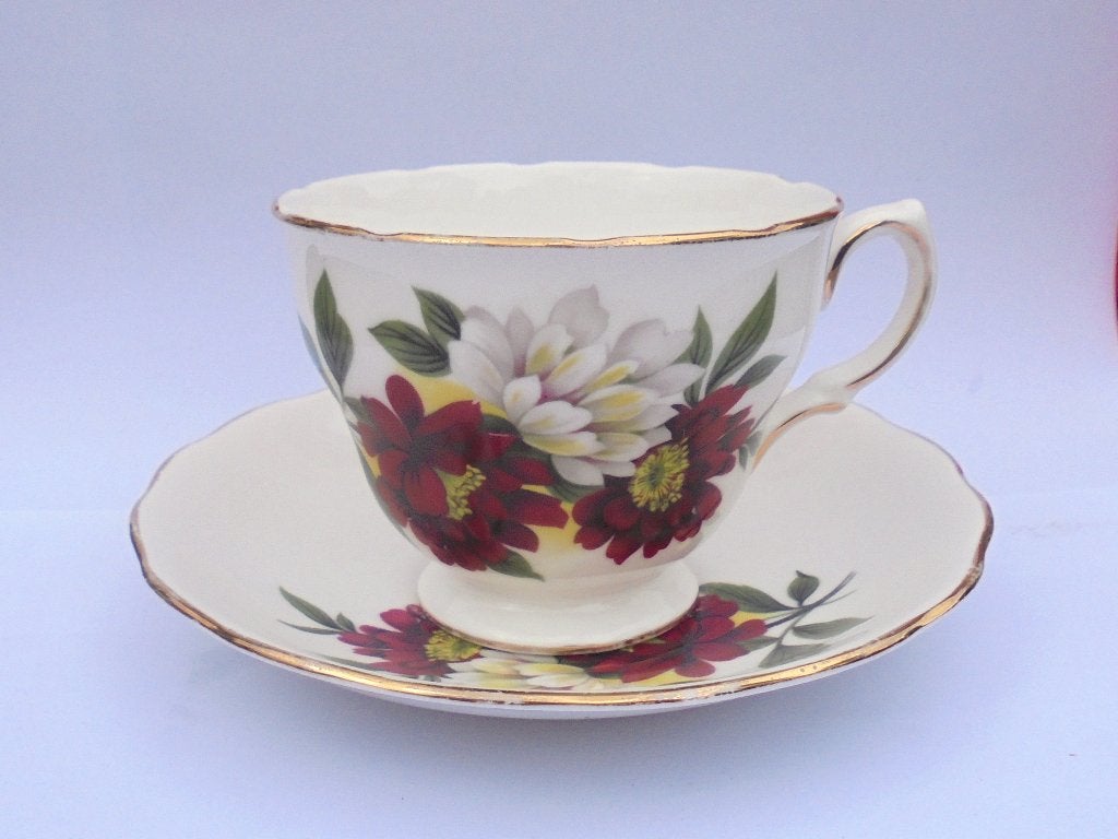 Fine Bone China Kop  Schotel ROYAL VALE England bloemmotief., Ophalen of Verzenden, Gebruikt, Porselein, Kop en/of schotel