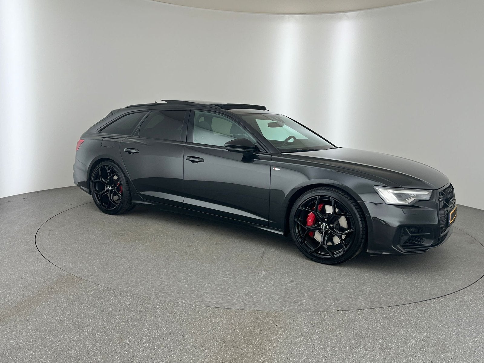 Audi A6 Avant 55 TFSI Quattro S line 367 pk RS performance, Auto's, Audi, 4 cilinders, Zwart, Plug-in hybride, Stationwagon