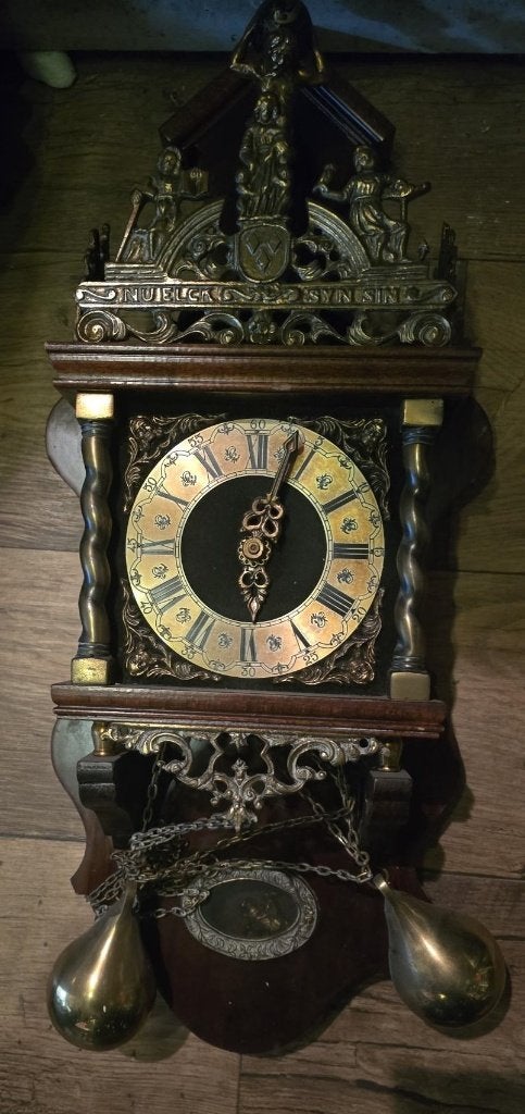 Drie Antieke Wandklokken - Decoratieve Tijdstukken, Ophalen