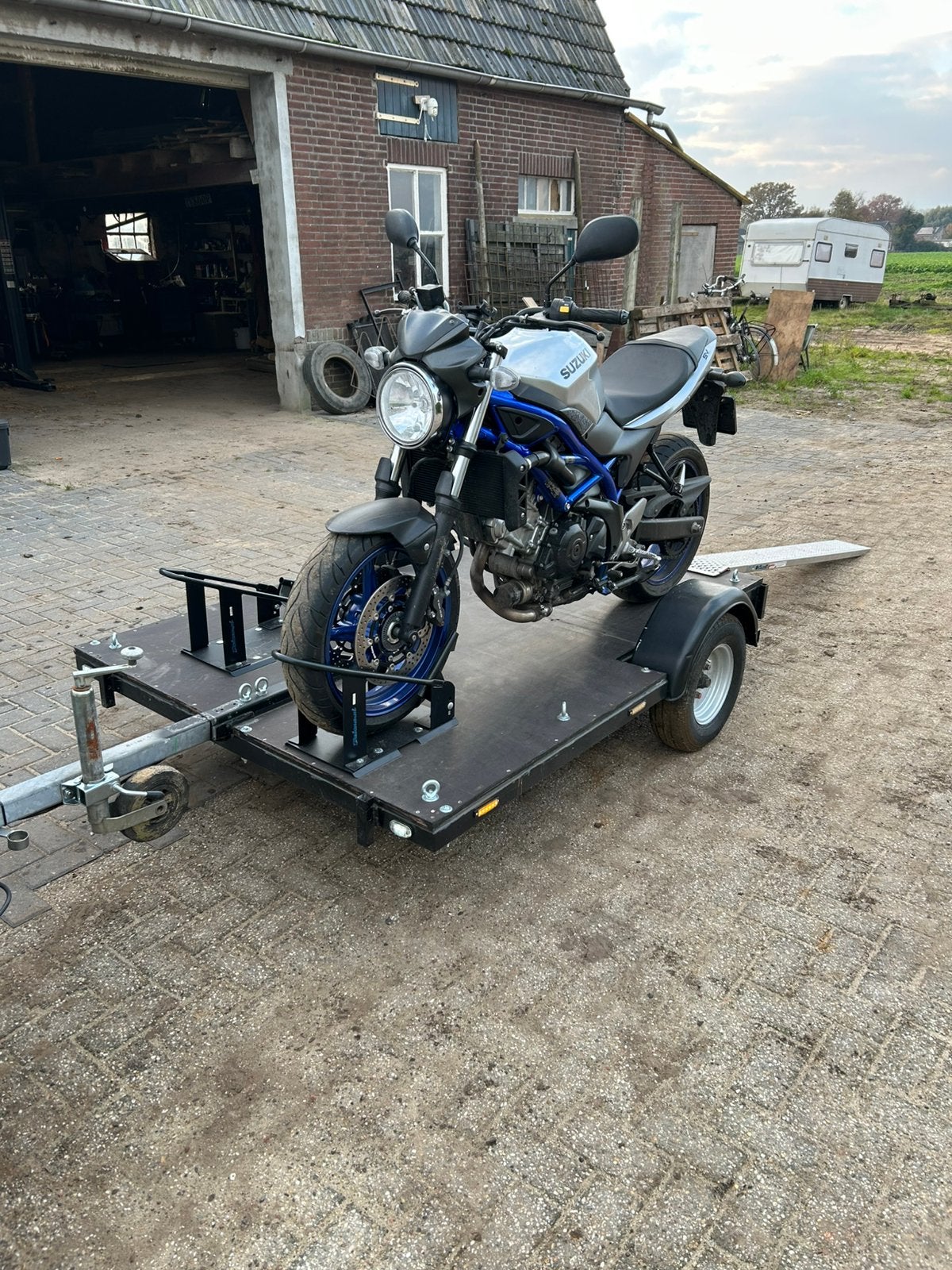Motor aanhanger 2 motoren, Ophalen, Zo goed als nieuw