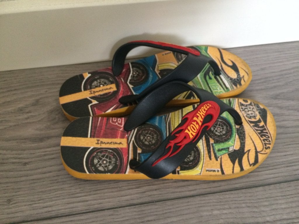 Hot wheels slippers maat 33 34, Ophalen, Gebruikt, Schoenen, Jongen